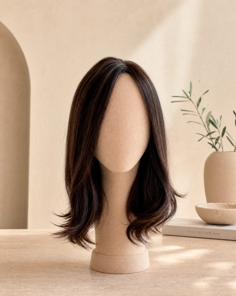 Aveline, peluca cabello natural castaño, vista frontal